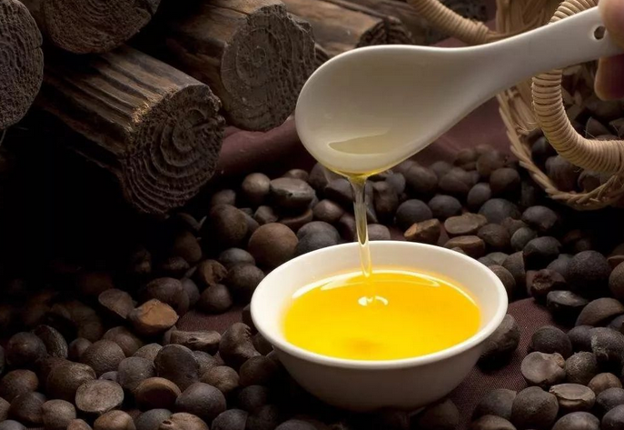 企鵝牌茶籽油雙螺桿榨油機(jī)，用心制造獲得客戶認(rèn)可(圖1)